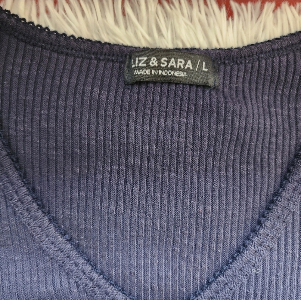 ♠️10/$10♠️ V-Neck Ribbed Knit Crop Top - Picture 3 of 5